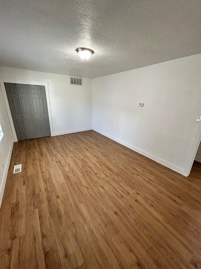 Building Photo - Lambourne Duplex