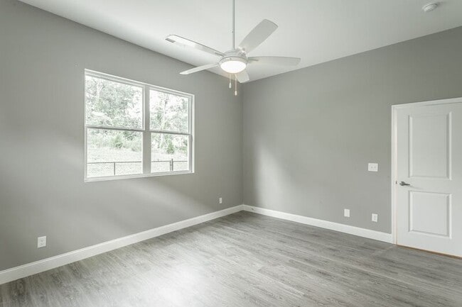 Building Photo - 549 Strong Ave