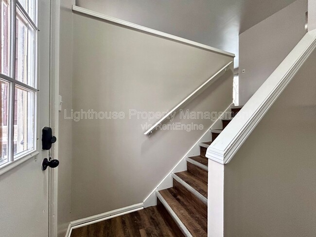 Building Photo - 607 Clayton Ave NW