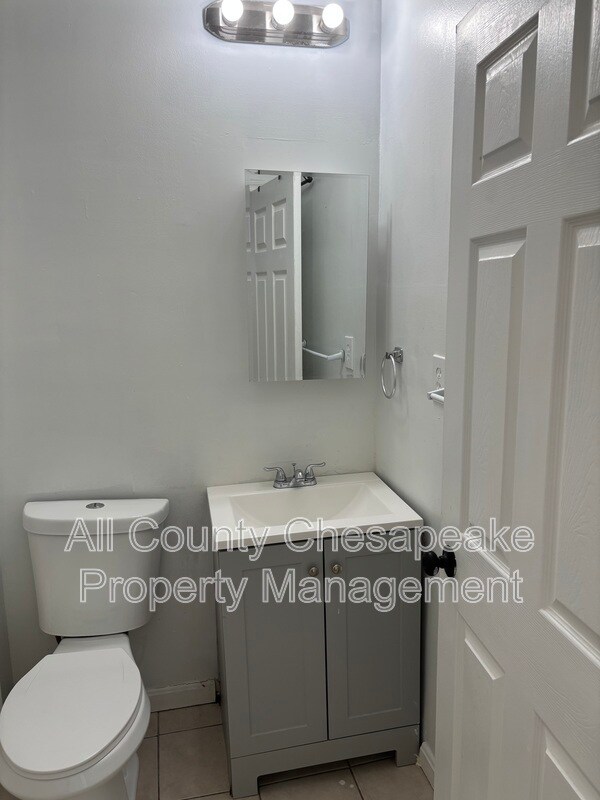 Building Photo - 2023 W Lanvale St