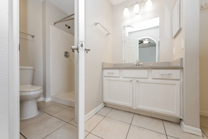 Building Photo - 6241 Perdita Ct