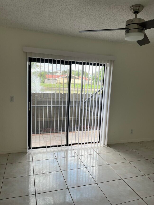 Building Photo - 4423 Woodstock Dr