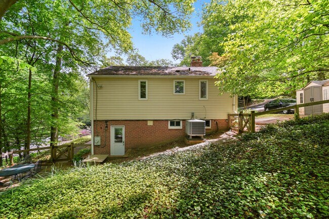 Building Photo - 3 Bed 1.5 Bath - Takoma Park Cottage - Mov...