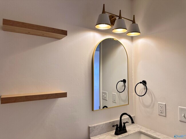 Building Photo - 13908 Creely Dr SW