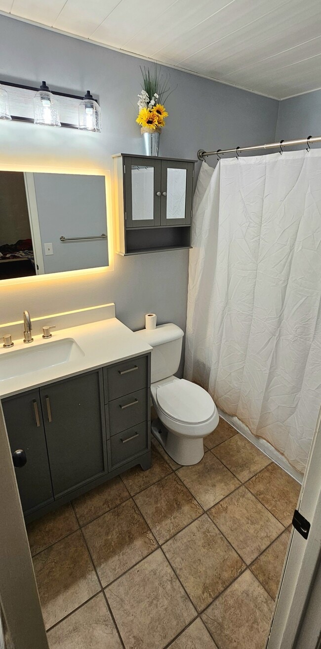 Building Photo - 605 Melbourne Dr