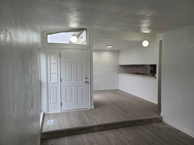 Building Photo - 960 Randler Ave