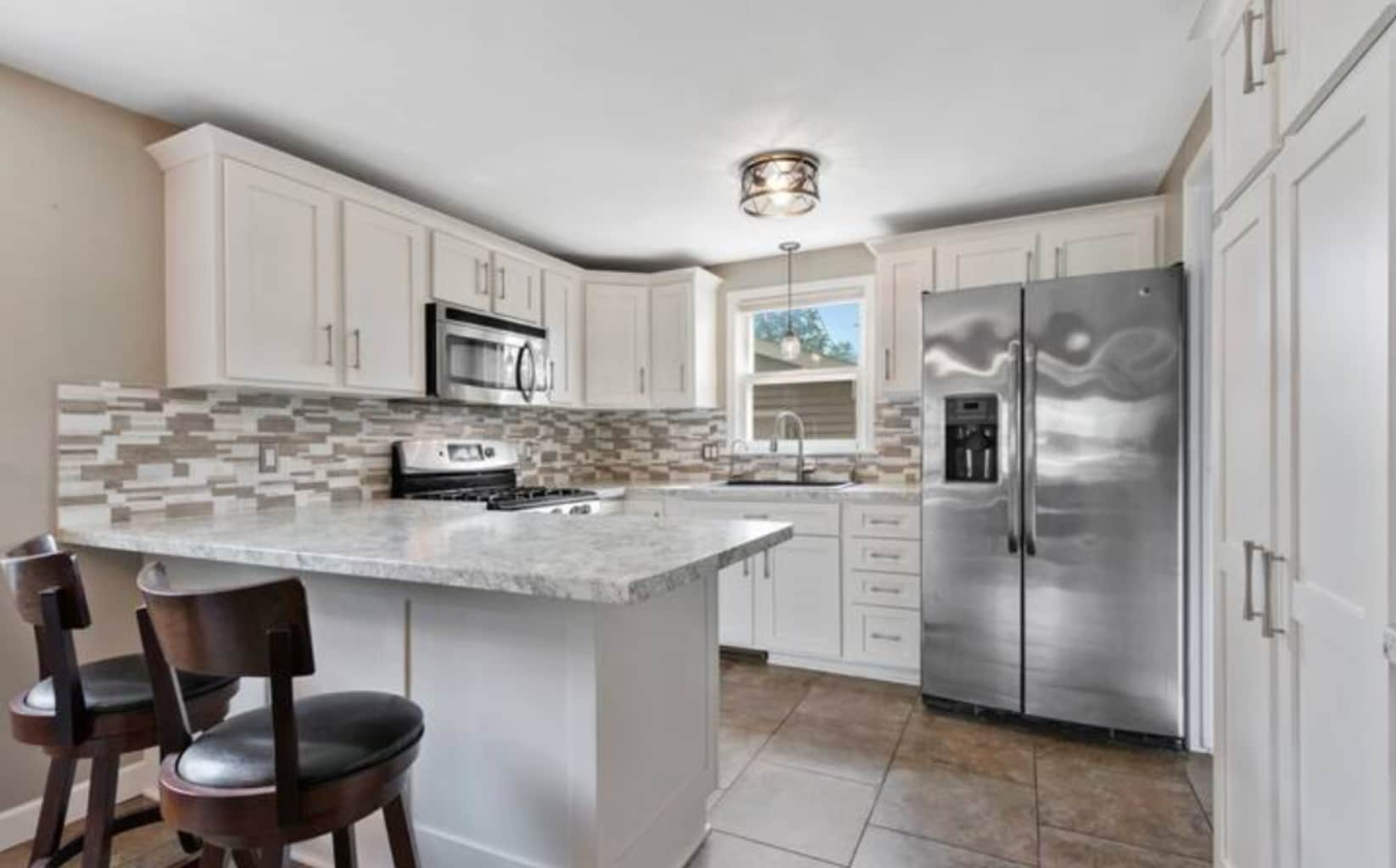 Building Photo - 1071 Kenwood St