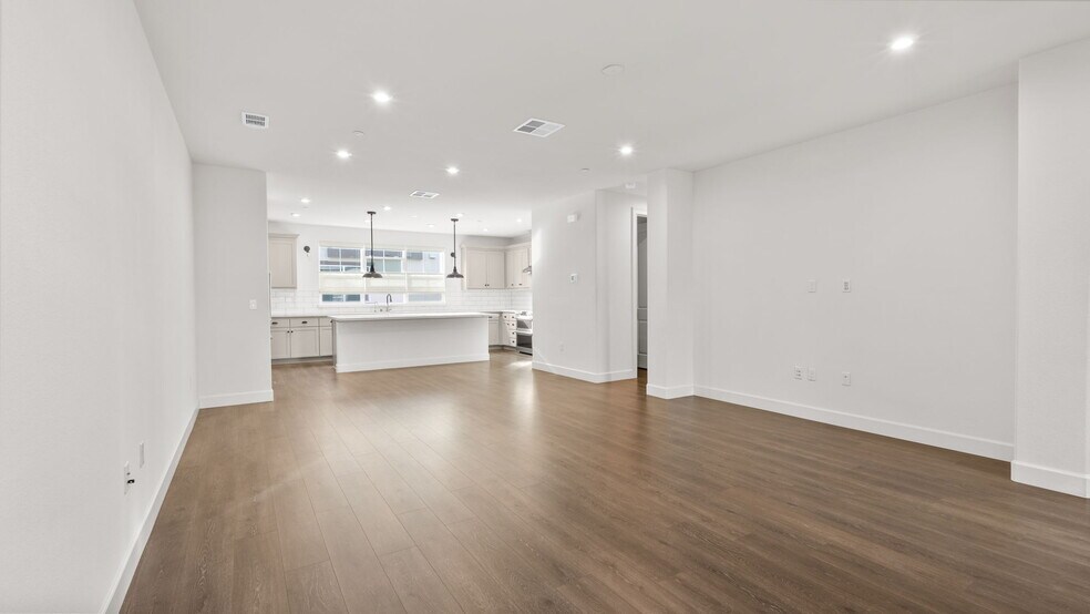 Building Photo - 1723 Pedrozzi Cmn