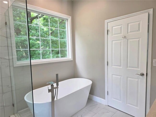 Building Photo - 2257 Roseberry Ln