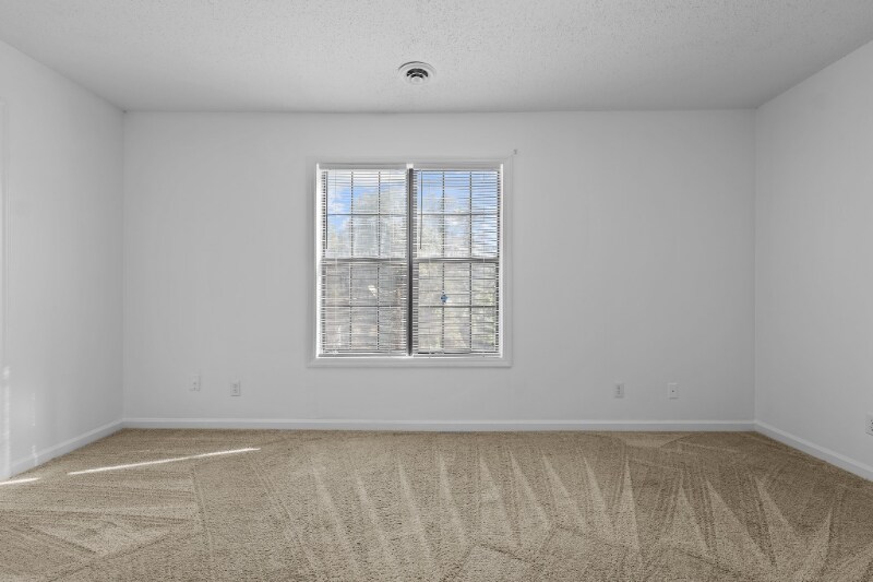 Building Photo - 1024 Fir Pl
