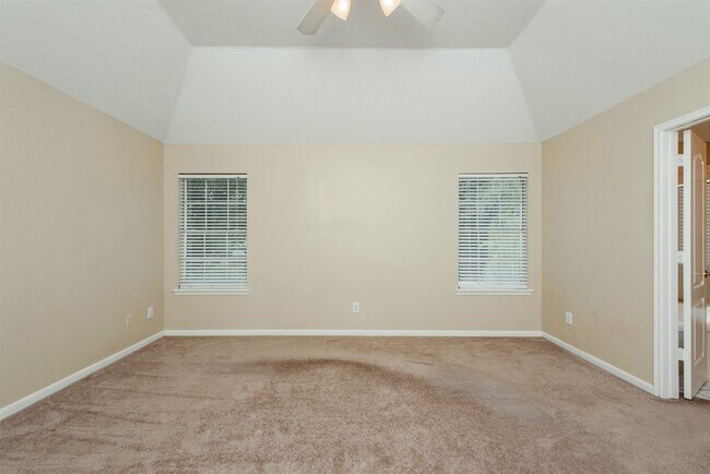 Building Photo - 215 Sunset Ridge Dr