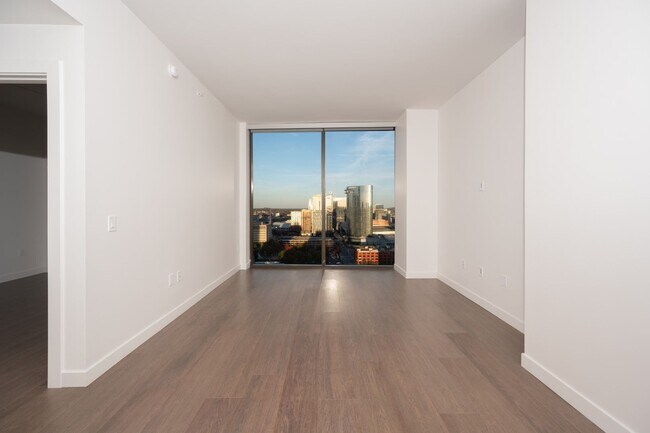 Building Photo - 1212 Demonbreun St
