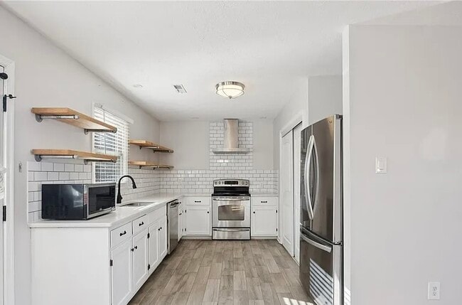 Building Photo - 6295 Banshire Dr