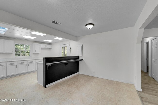 Building Photo - 2811 Myrtis Rd