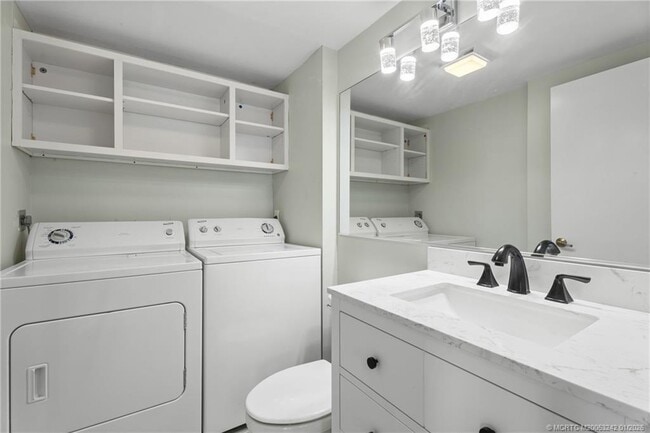 Building Photo - 3253 SW Sunset Trace Cir