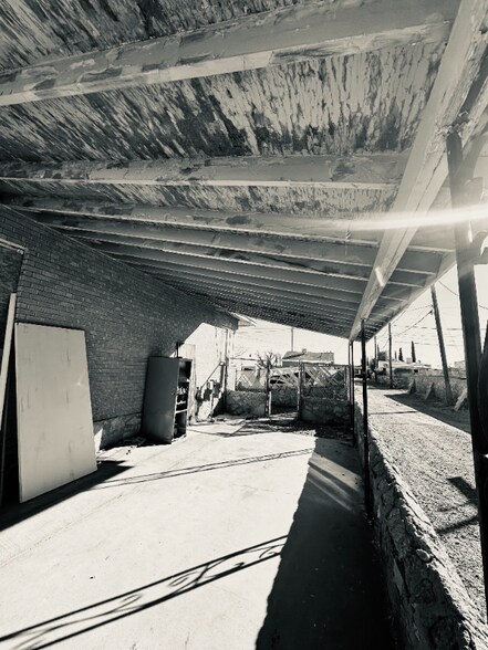 Building Photo - 3332 Mobile Ave