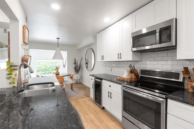 Building Photo - 813 E Oltorf St