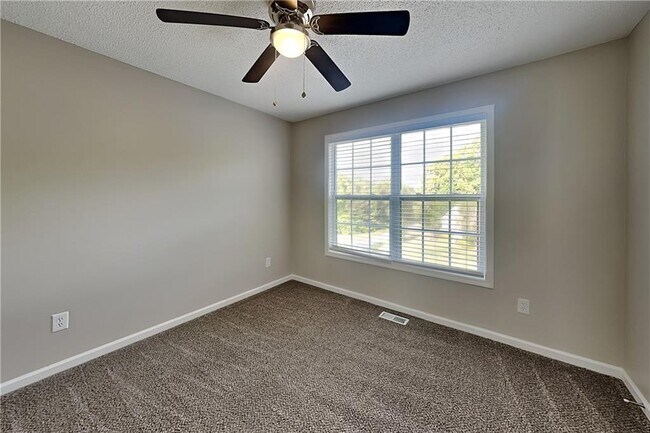 Building Photo - 58 Greenway Dr