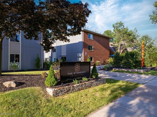 Building Photo - 10532 Clifton Blvd