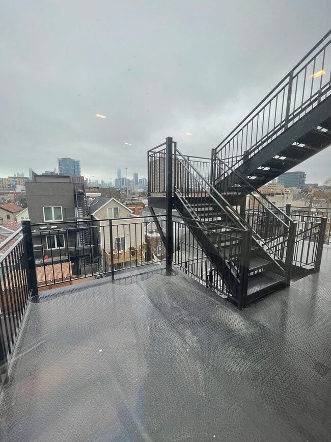 Building Photo - 719 N Elizabeth St