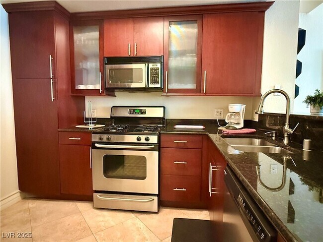 Building Photo - 270 E Flamingo Rd