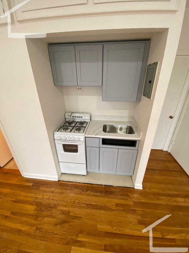 Building Photo - Affordable Apt in Perfect Location Near EVEYTHING.  Heart of Allston Village.  Ht/HW Included