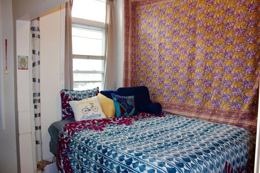 Building Photo - 65 Park Dr