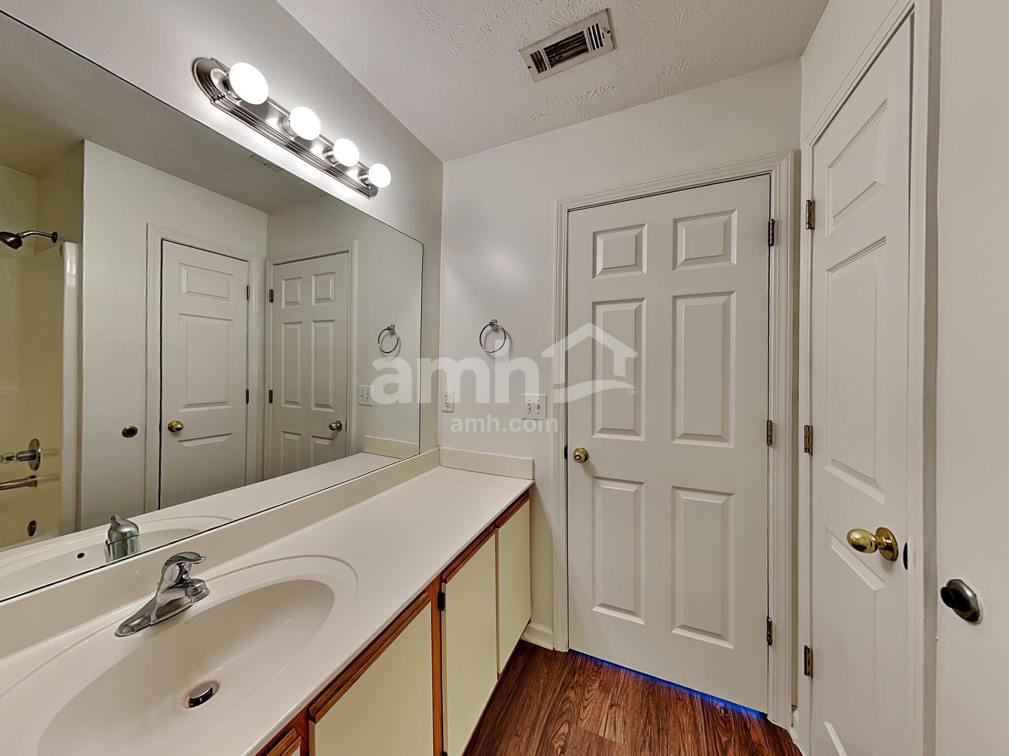 Building Photo - 1202 Larzelere Ln