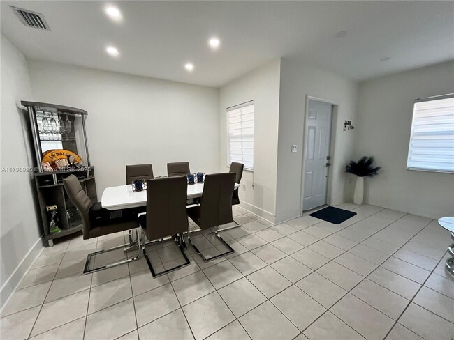 Building Photo - 6224 SW 139th Ave