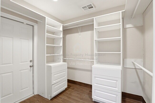 Building Photo - 6018 Brookhill Cir