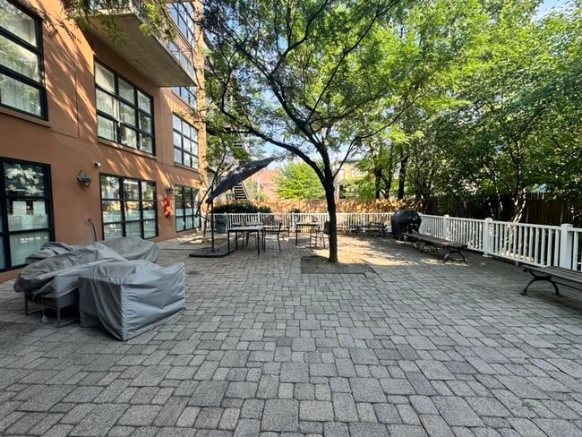 Building Photo - 659 1st St