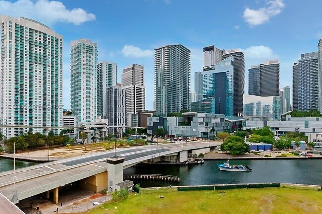 Building Photo - 350 S Miami Ave