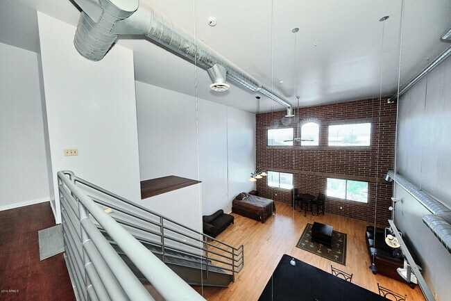 Building Photo - 424 S 2nd St