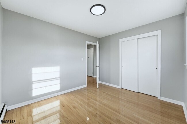 Building Photo - 5 Josh Ct