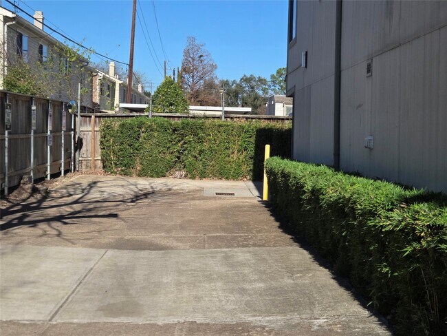 Building Photo - 1114 Augusta Dr