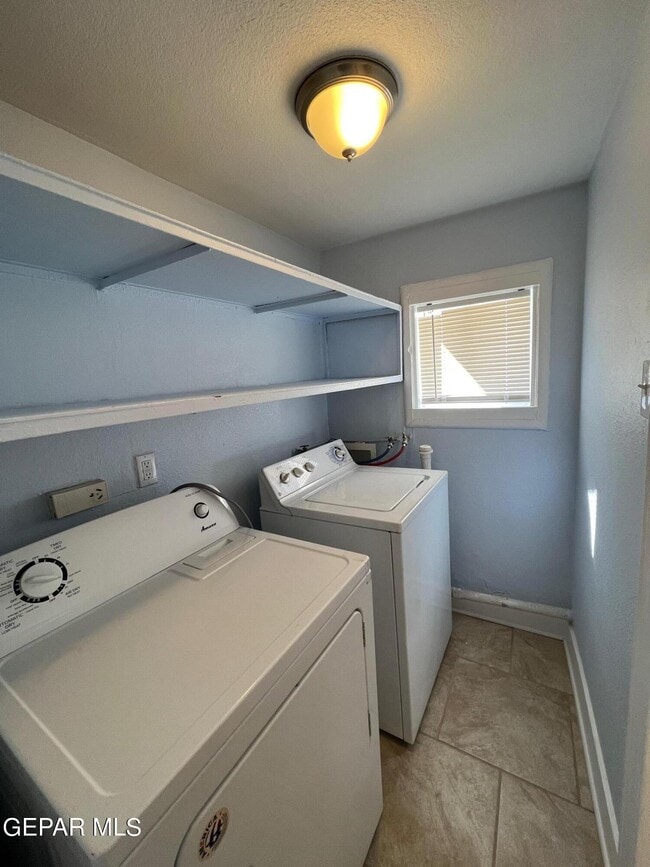 Building Photo - 8870 Sunland Rd