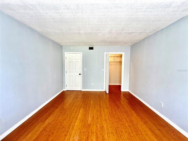 Building Photo - 2886 Somerset Park Dr