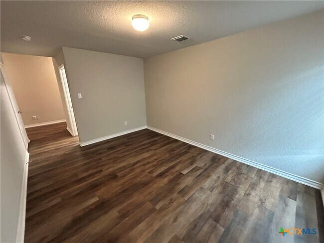 Building Photo - 724 Stonemanor