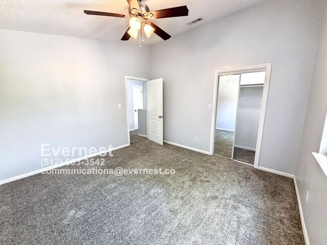 Building Photo - 10905 Elm St