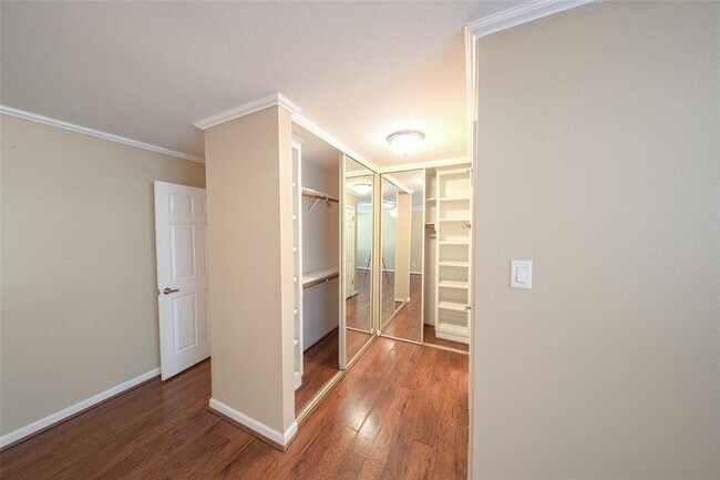 Building Photo - 49 Sawmill Grove Ln