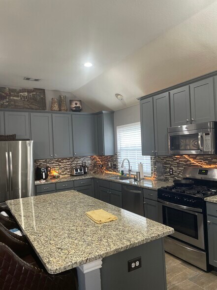 Building Photo - 3417 San Patricio Dr