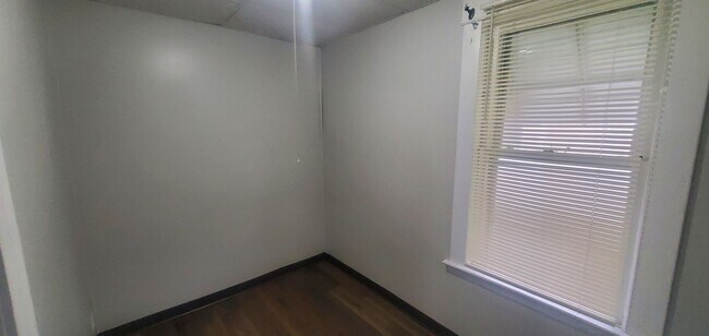 Building Photo - "Charming 3-Bedroom Oasis: Your Perfect Bl...