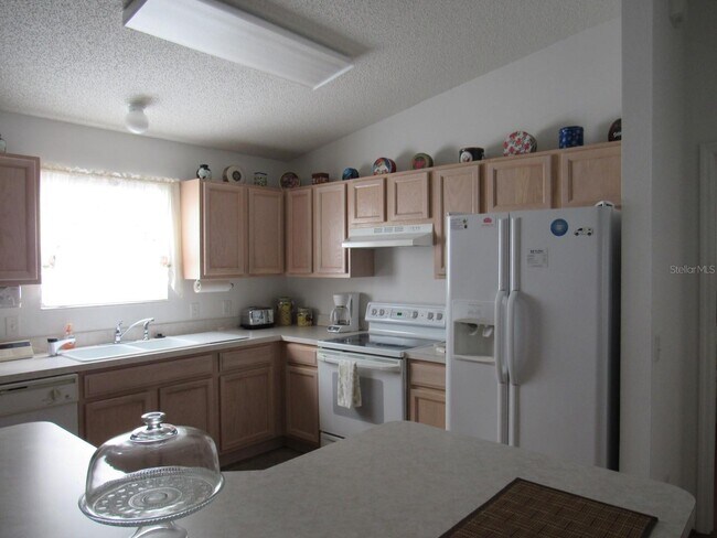 Building Photo - 779 Evelyn Dr