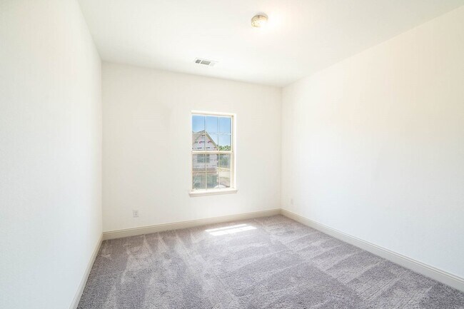 Building Photo - 6151 Blythe Dr