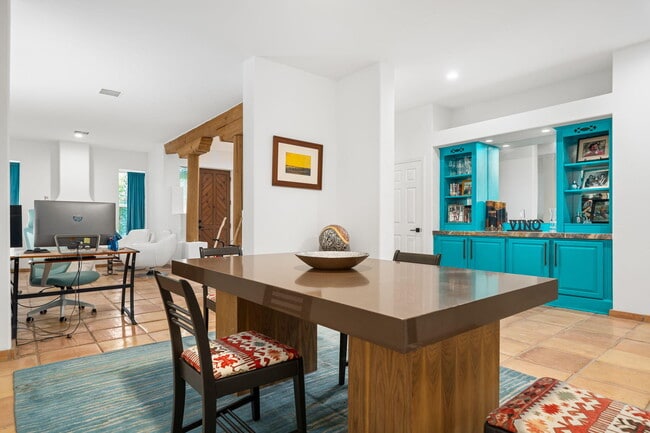 Building Photo - 52700 Avenida Vallejo