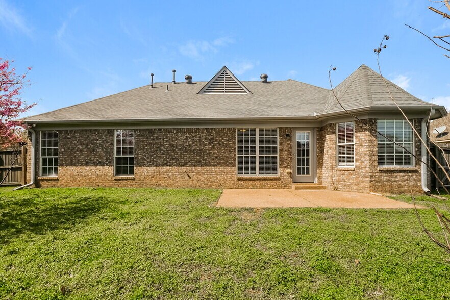 Building Photo - 145 Cameron Dr