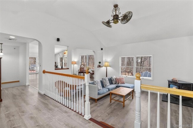 Building Photo - 10 Vernon Dr