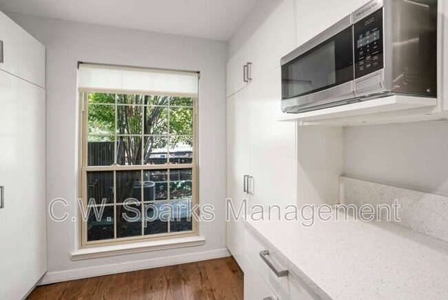 Building Photo - 7615 Woodthrush Dr