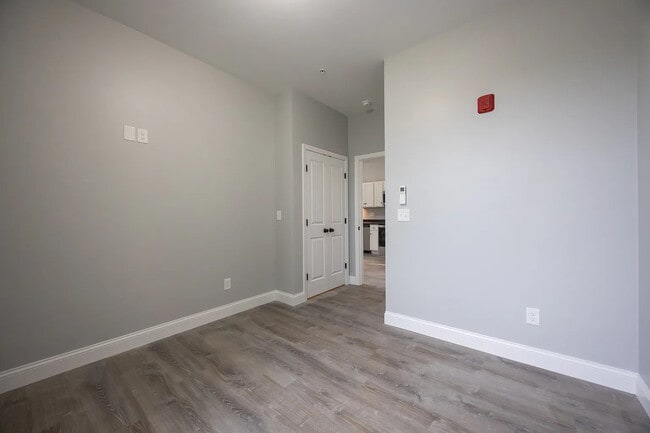 Building Photo - 6899 Post Rd