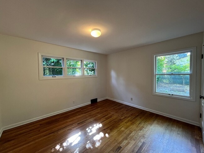 Building Photo - Wonderful 2 Bd 1 Ba home in Woodstock! Covered driveway, Large yard and Shop/Shed !!!